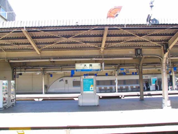 ＪＲ大阪駅にてホーム上から撮影
